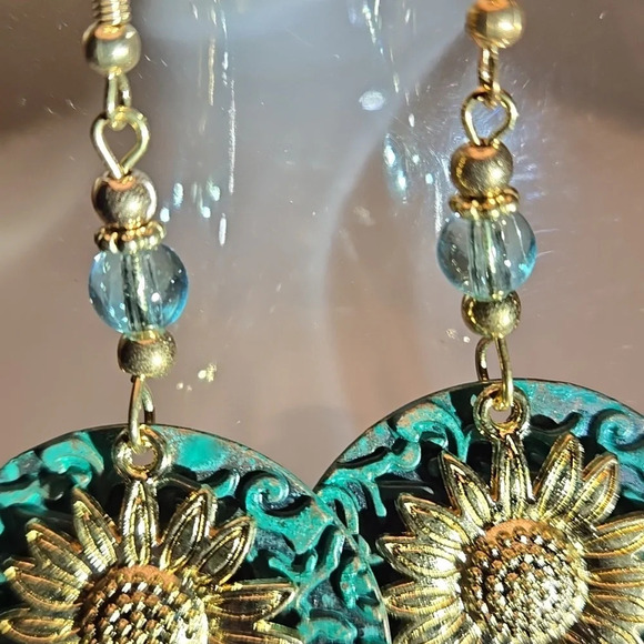 Vintage-inspired Rustic Bohemian Circular Disc Sunflower Earrings - Teal green - Picture 6 of 7